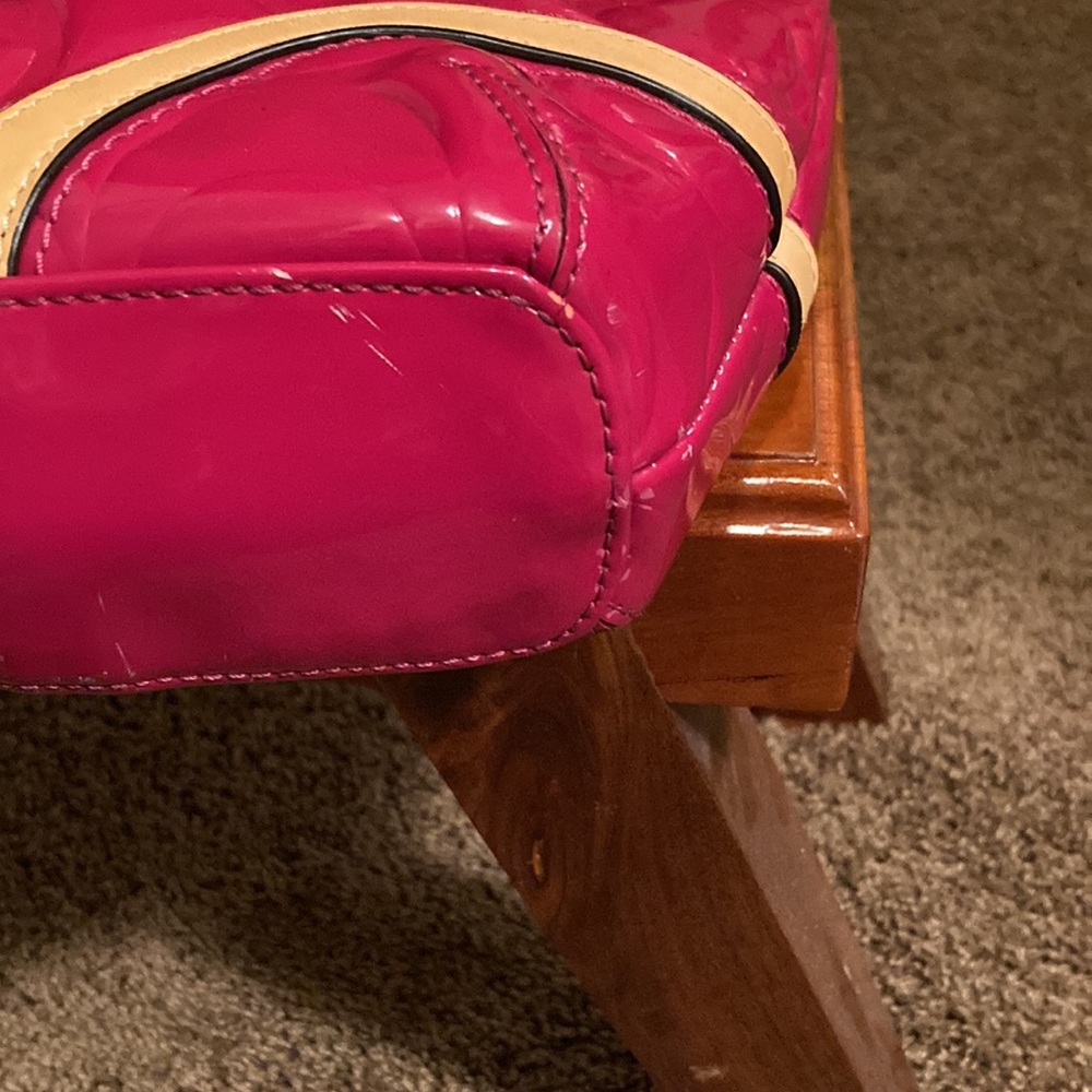 COACH. RASPBERRY LIGHT BROWN TRIM!  Gorgeous patent leather!  EUC. WITH DUST BAG - Picture 13 of 16